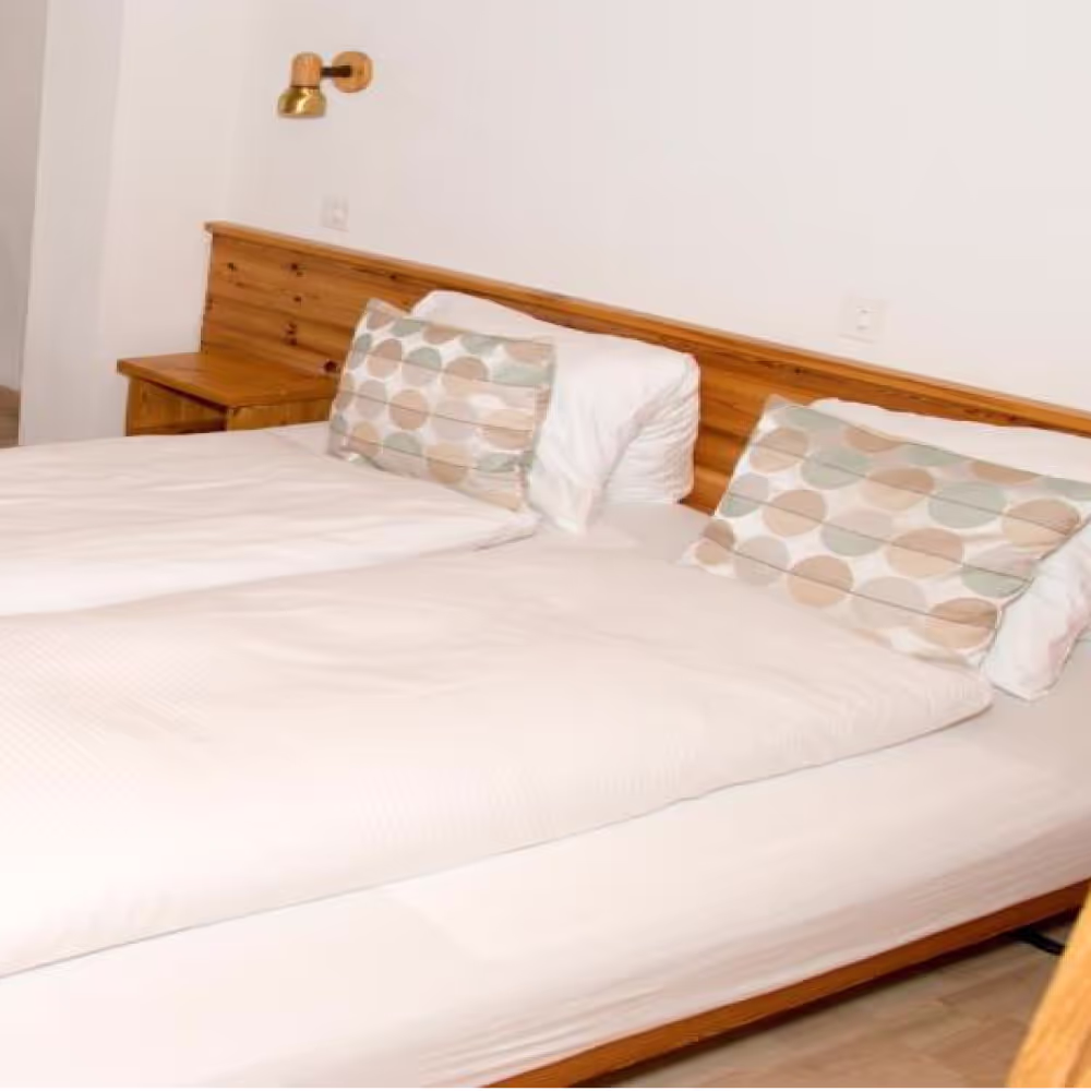 Doppelzimmer Budget im Chamanna Bed & Breakfast Arosa, Aufnahme 3 von 5