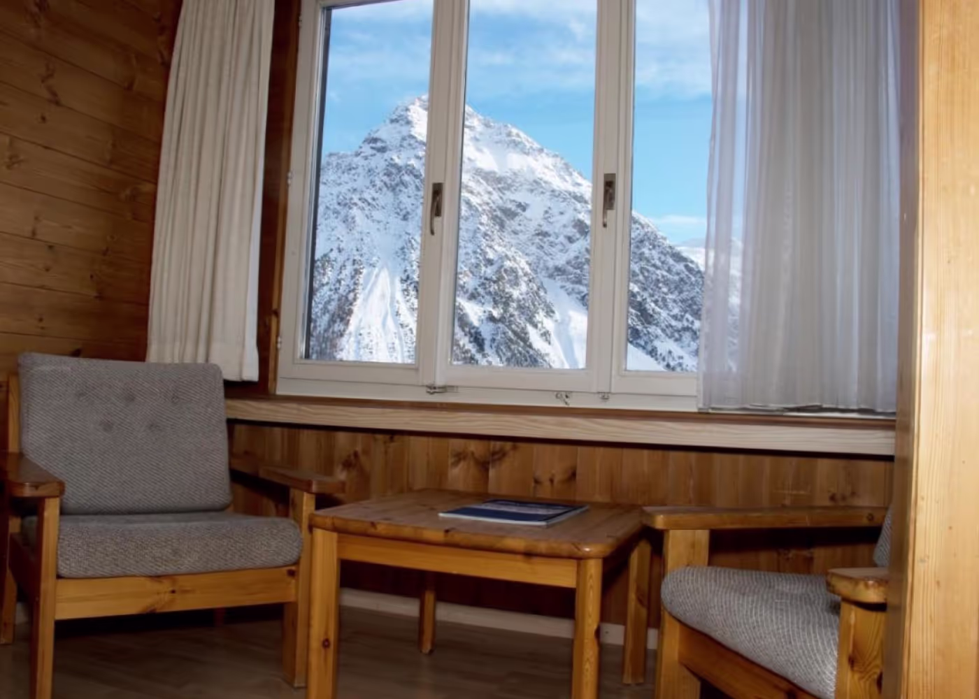 Doppelzimmer Superior im Chamanna Bed & Breakfast Arosa, Aufnahme 2 von 5